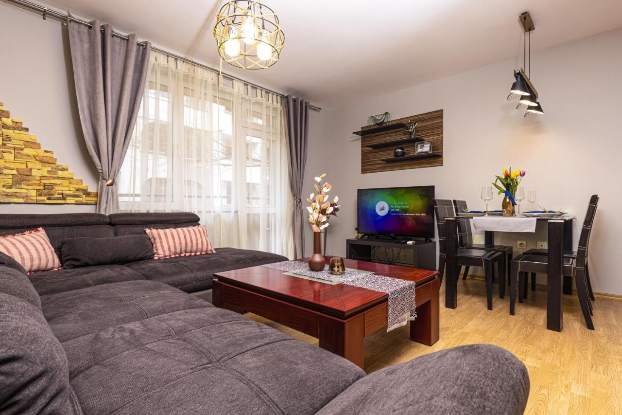 Ferienwohnung 1Bd Flat With A Garage - 5 Mins To The City Centre Plowdiw Exterior foto